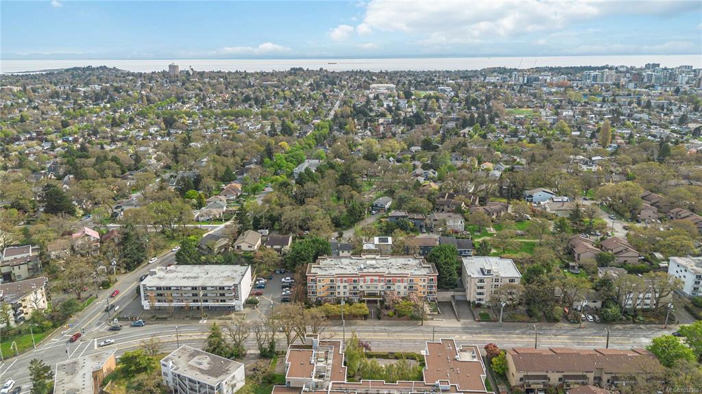 Fifth View of 1371 Hillside Ave, Victoria, BC, V8T 2B3