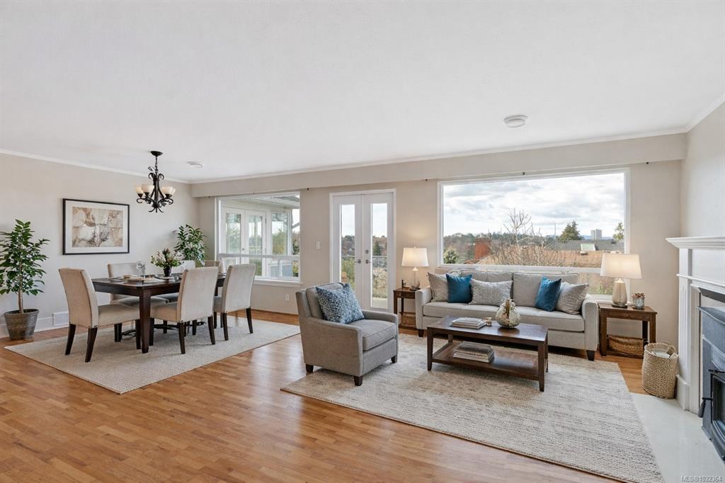 Fourth View of 310 Windermere Pl, Victoria, BC, V8S 3J3