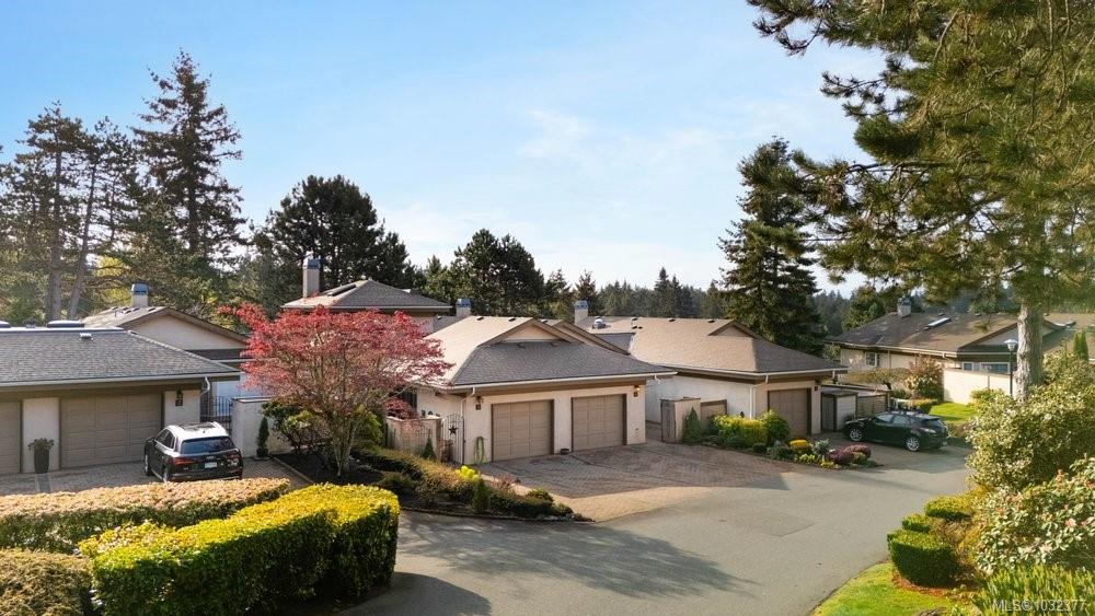 Second View of 901 Kentwood Lane, Falcon Ridge Estates, Saanich, BC, V8Y 2Y5