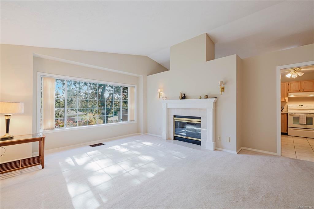 Fourth View of 901 Kentwood Lane, Falcon Ridge Estates, Saanich, BC, V8Y 2Y5