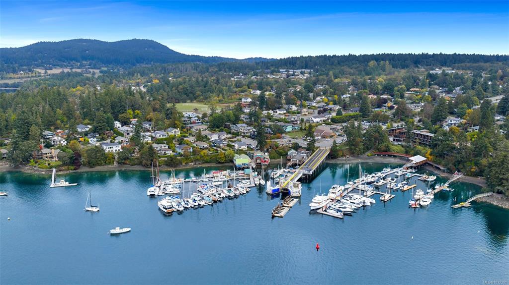 767 Harding Lane, 1032391, BC,