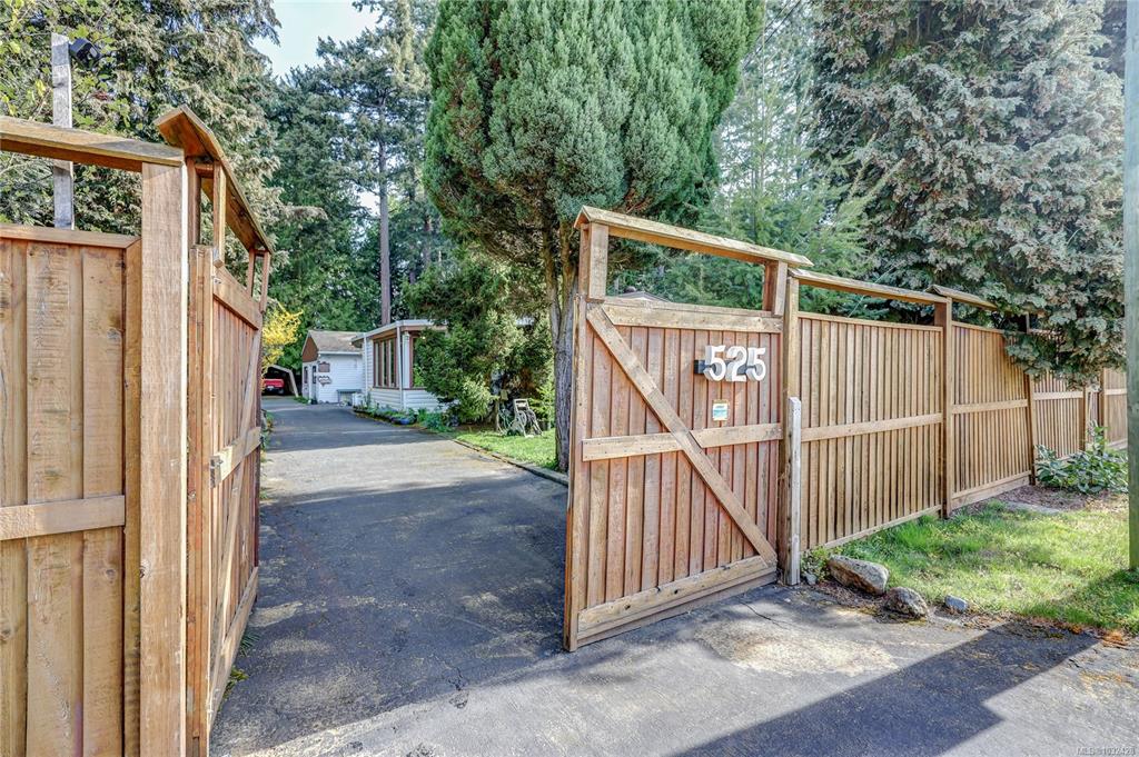 525 Pioneer Cres, 1032428, BC,