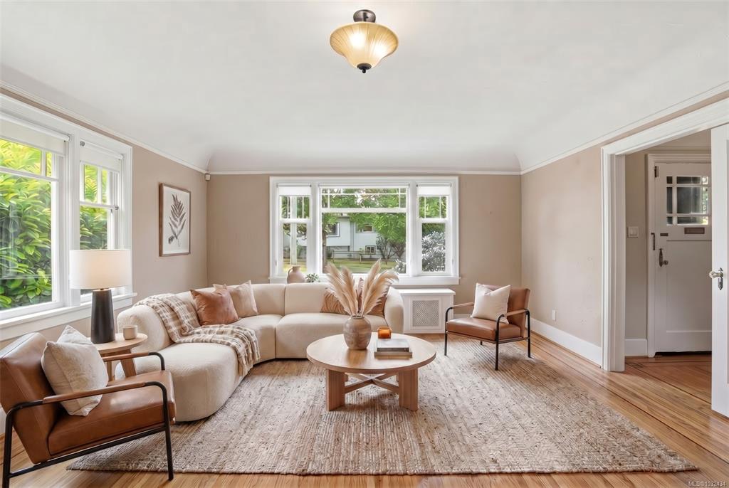Third View of 15 Linden Ave, Victoria, BC, V8V 4C9