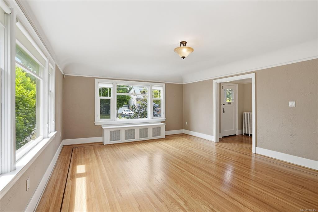 Fourth View of 15 Linden Ave, Victoria, BC, V8V 4C9