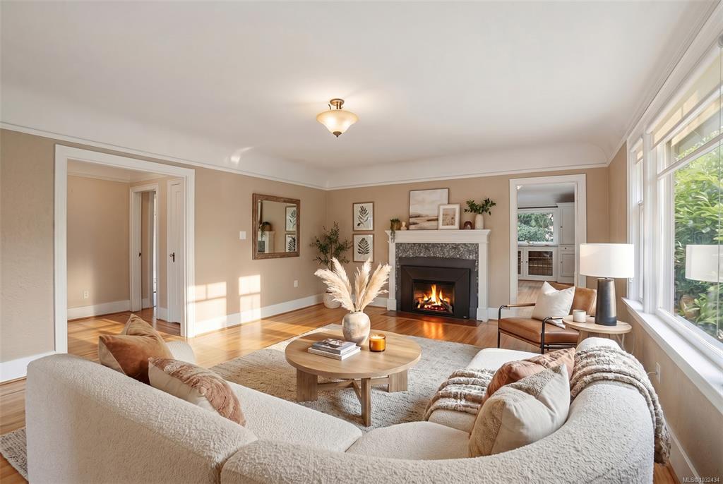 Fifth View of 15 Linden Ave, Victoria, BC, V8V 4C9