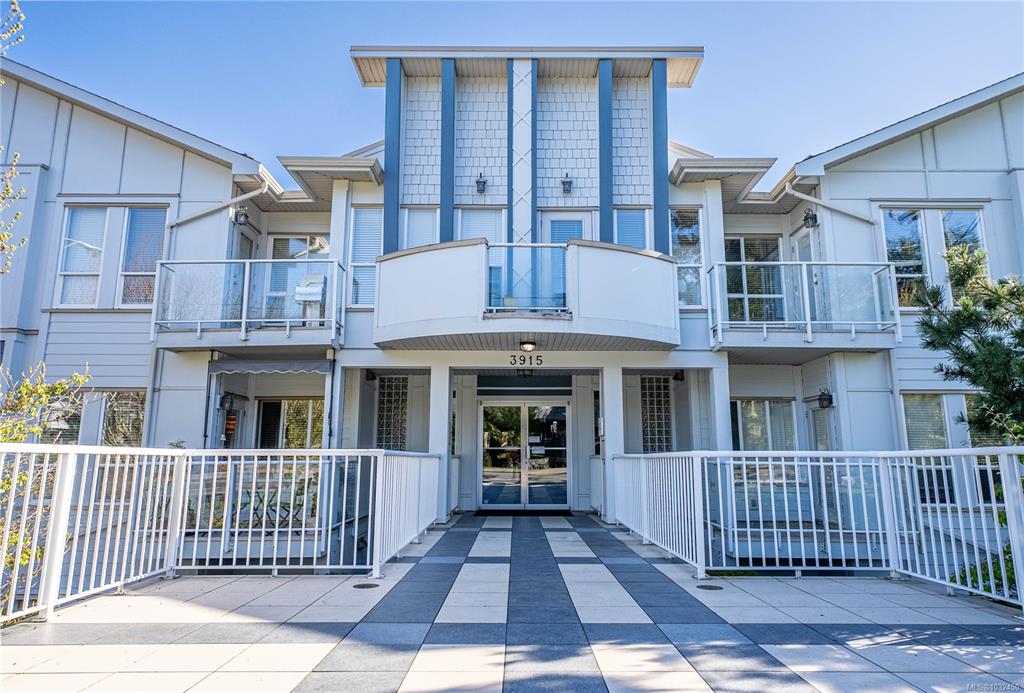 3915 Carey Rd, 1032450, BC,