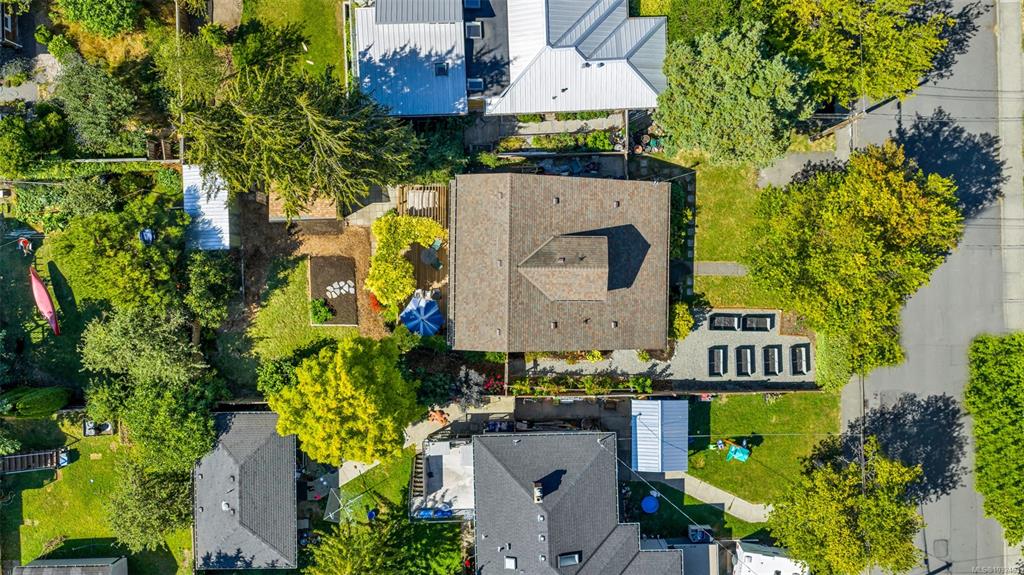 Third View of 2624 Forbes St, Victoria, BC, V8R 4C1