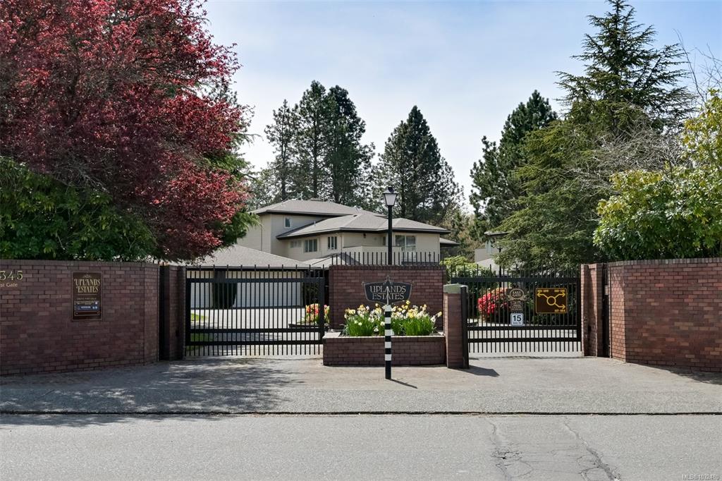 2345 Cedar Hill Cross Rd, 1032480, BC,