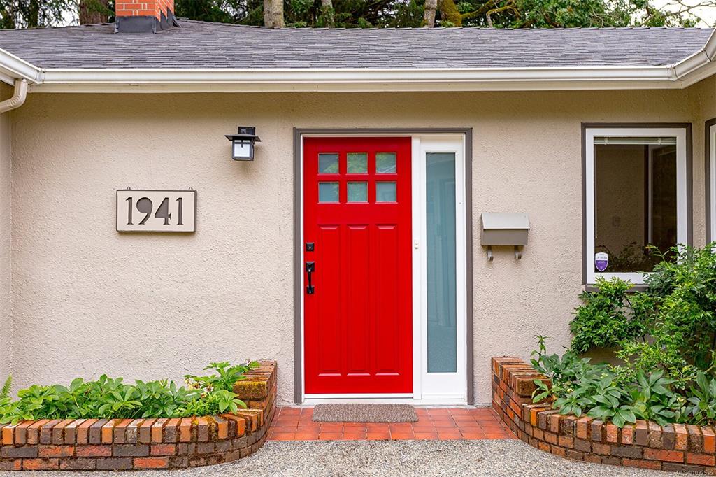 Third View of 1941 Mayfair Dr, Saanich, BC, V8P 1R1