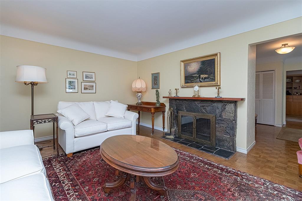 Fourth View of 1941 Mayfair Dr, Saanich, BC, V8P 1R1