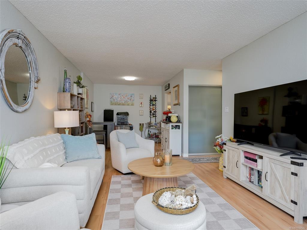 Fourth View of 1537 Morrison St, Victoria, BC, V8R 4K1