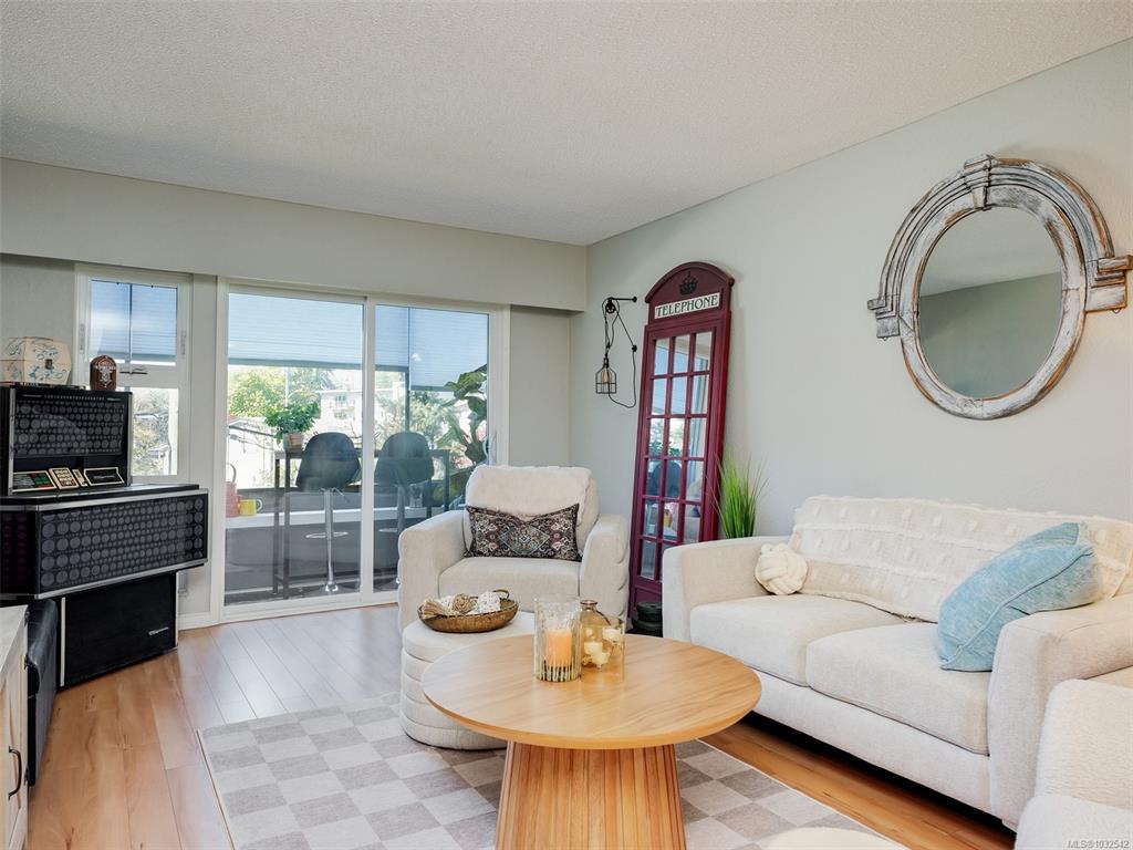 Fifth View of 1537 Morrison St, Victoria, BC, V8R 4K1