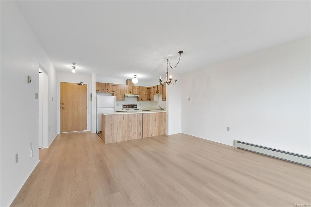 Fifth View of 1745 Leighton Rd, Harrington House, Victoria, BC, V8R 6R6