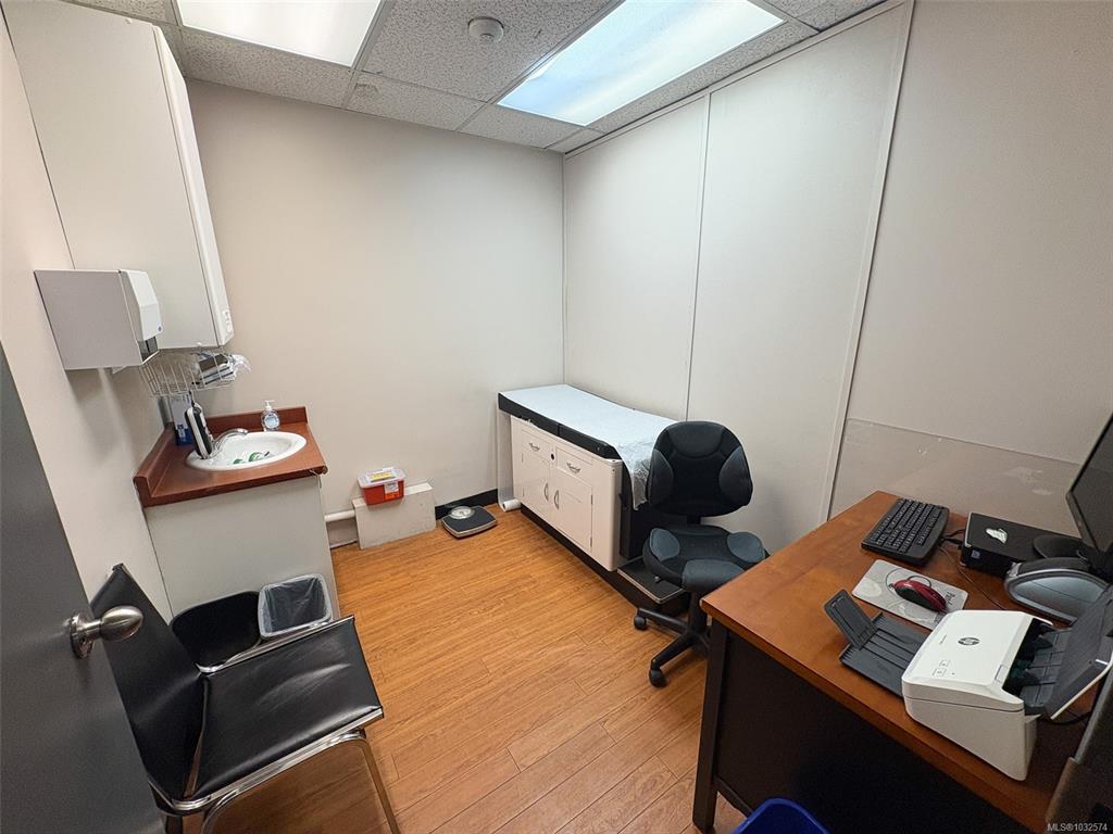 Fifth View of 922 Pandora Ave, Victoria, BC, V8V 3P3