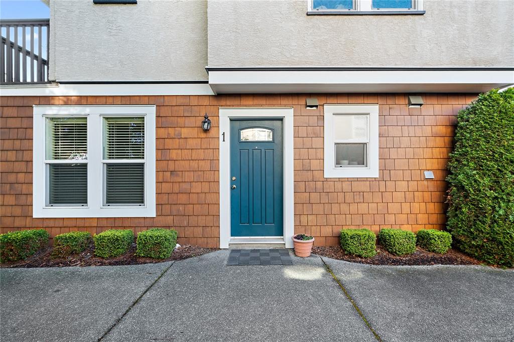 Third View of 833 Princess Ave, Victoria, BC, V8T 1K7