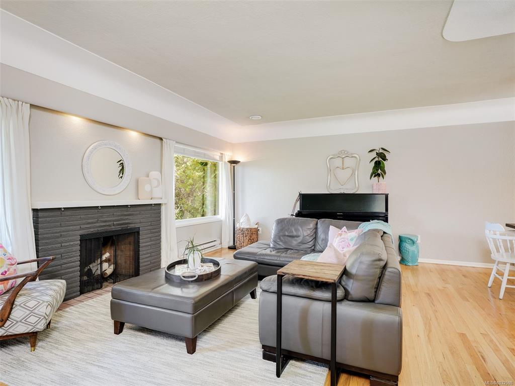 Fourth View of 632 Lambie Dr, Saanich, BC, V8Z 2L8