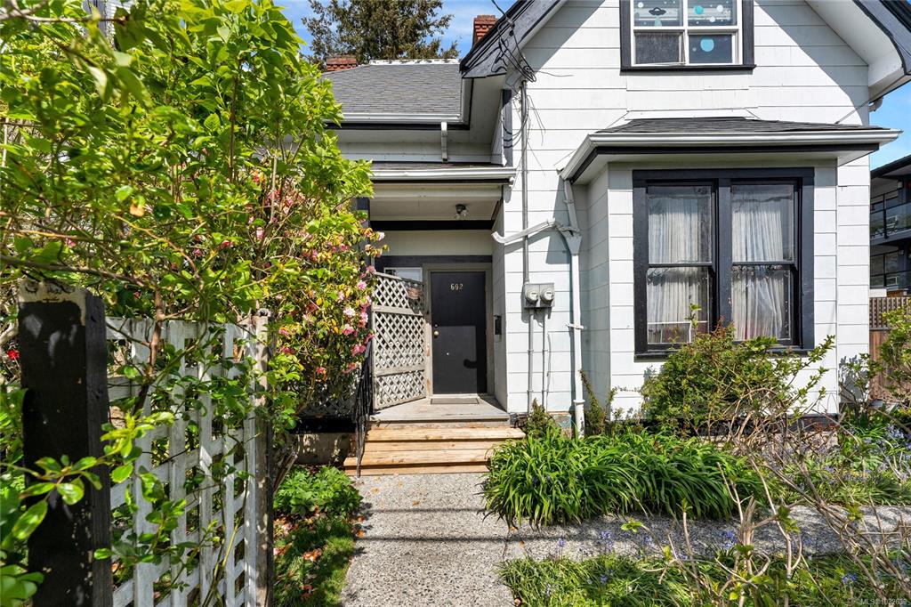Third View of 602 Battery St, Victoria, BC, V8V 1E5