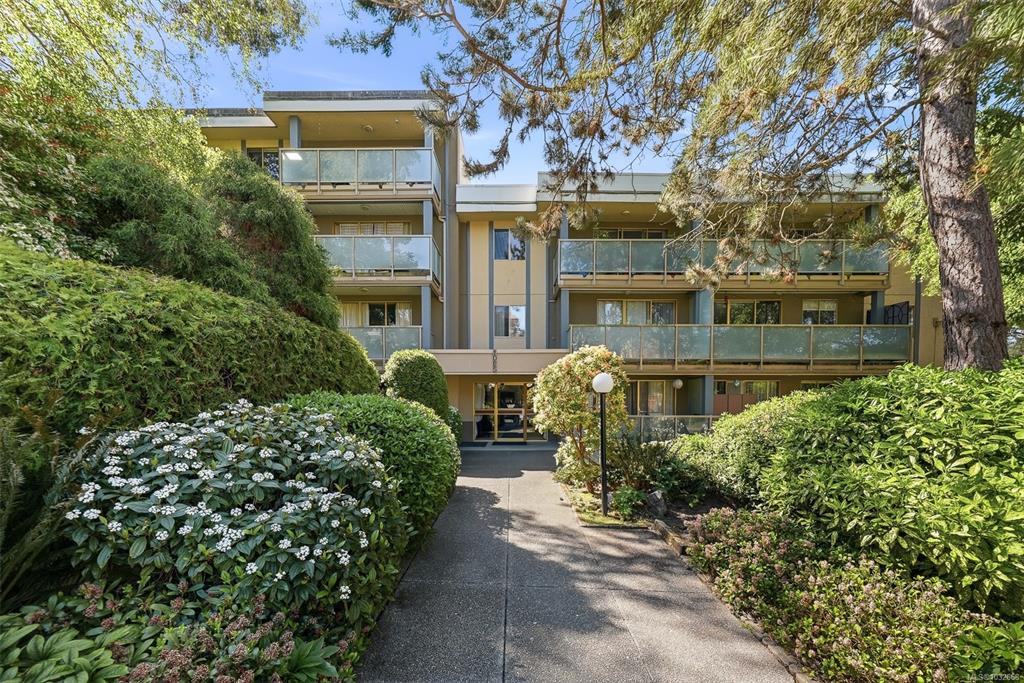 Third View of 1025 Inverness Rd, Saanich, BC, V8X 2S2