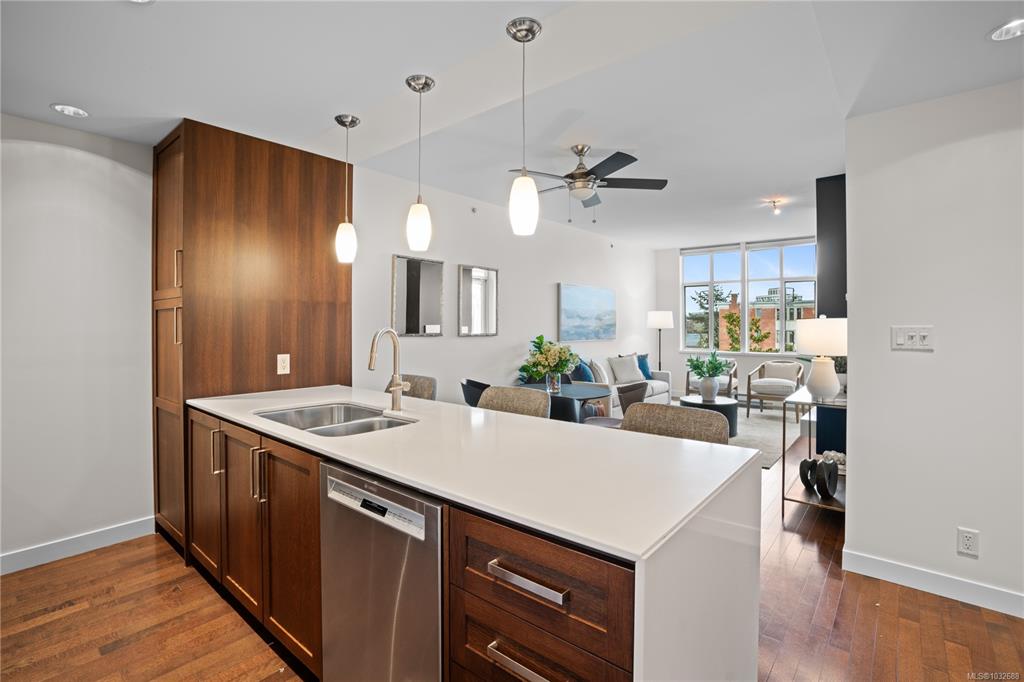 Fourth View of 999 Burdett Ave, Victoria, BC, V8V 3G7