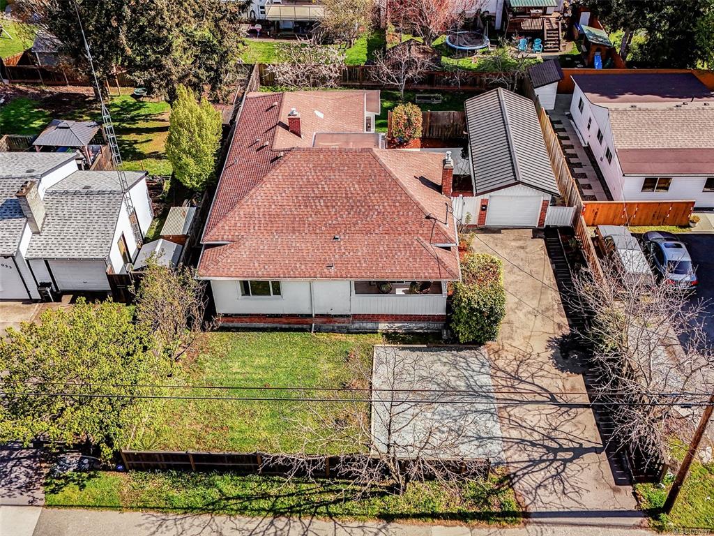 Main View of 4031 Quadra St, Saanich, BC, V8X 1K1