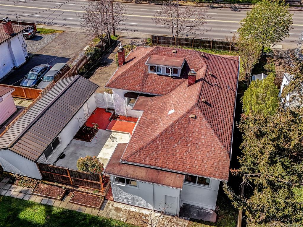 Fourth View of 4031 Quadra St, Saanich, BC, V8X 1K1