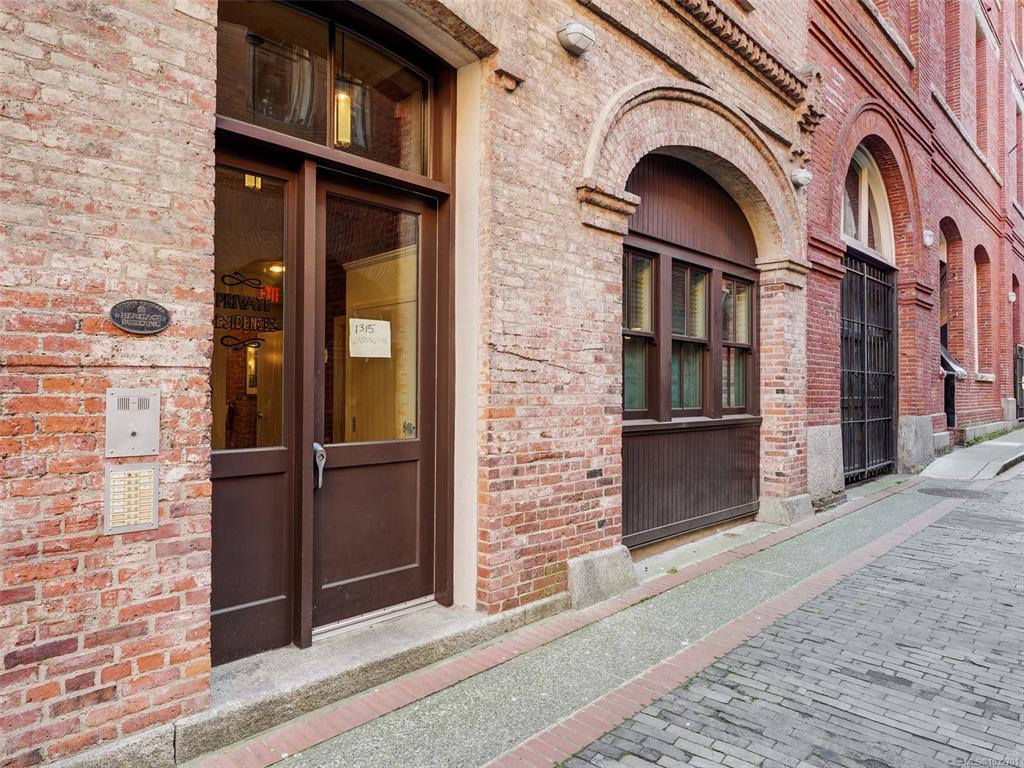 1315 Waddington Alley, 1032701, BC,