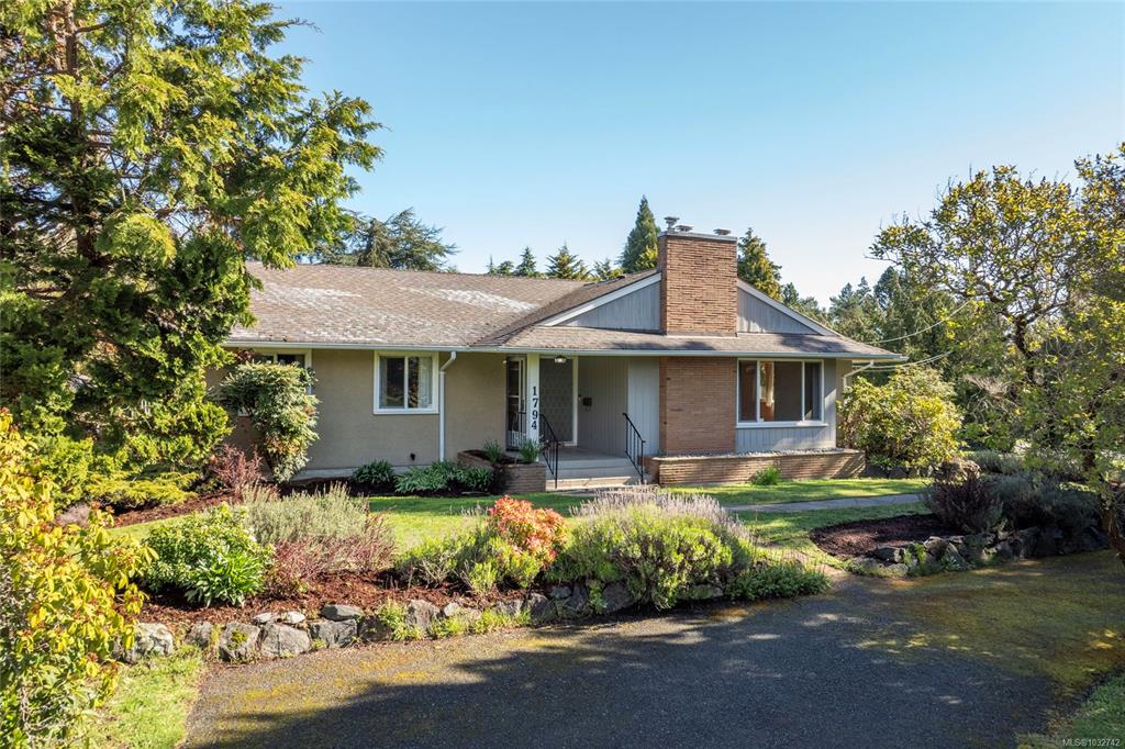 Second View of 1794 Barrie Rd, Saanich, BC, V8N 2W7