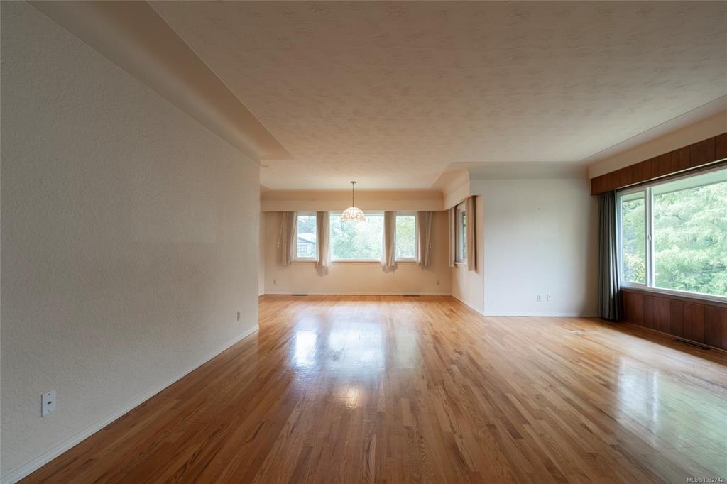 Fourth View of 1794 Barrie Rd, Saanich, BC, V8N 2W7