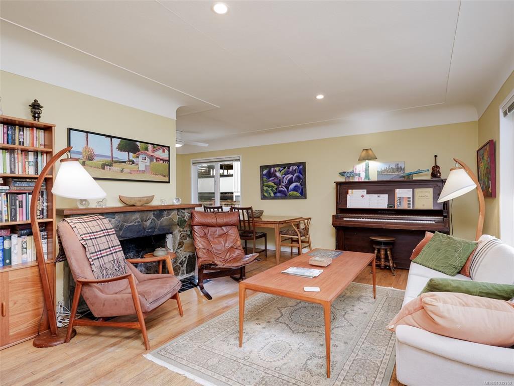 Fifth View of 444 Walter Ave, Saanich, BC, V9A 2E5