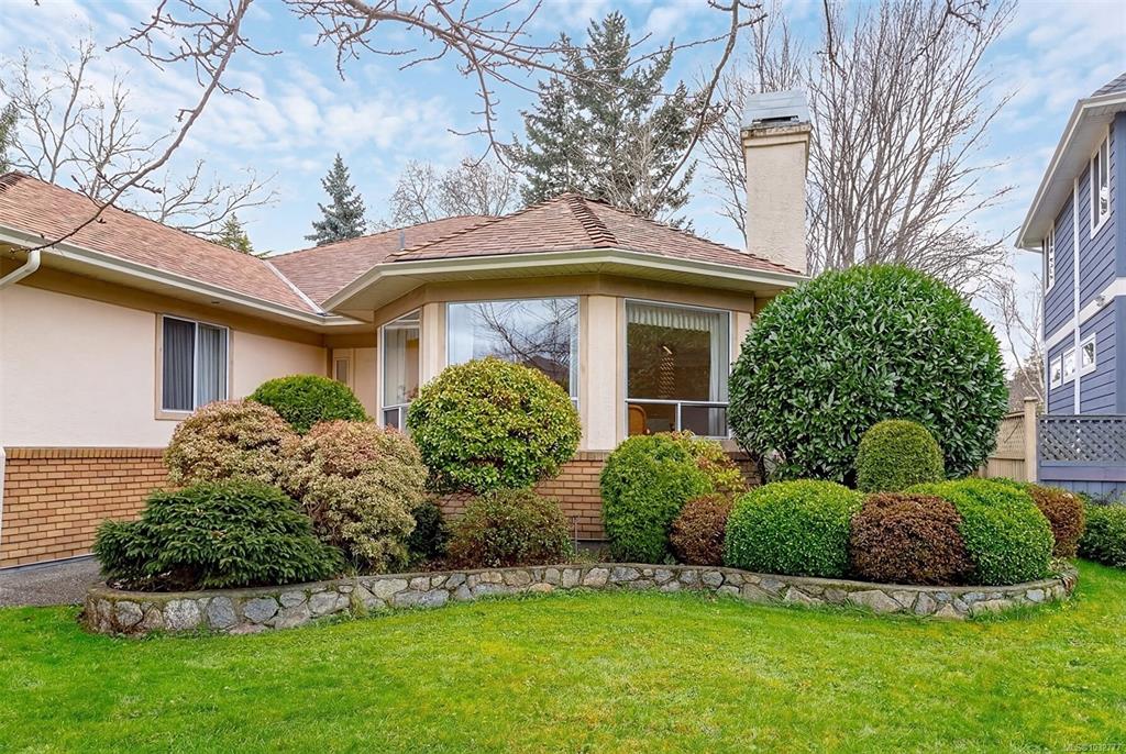 Fifth View of 4604 Sunnymead Way, Saanich, BC, V8Y 3B7