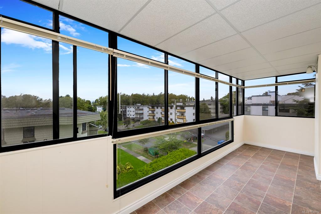 Third View of 420 Linden Ave, Victoria, BC, V8V 4G3