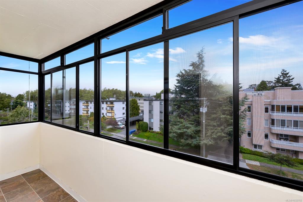 Fifth View of 420 Linden Ave, Victoria, BC, V8V 4G3