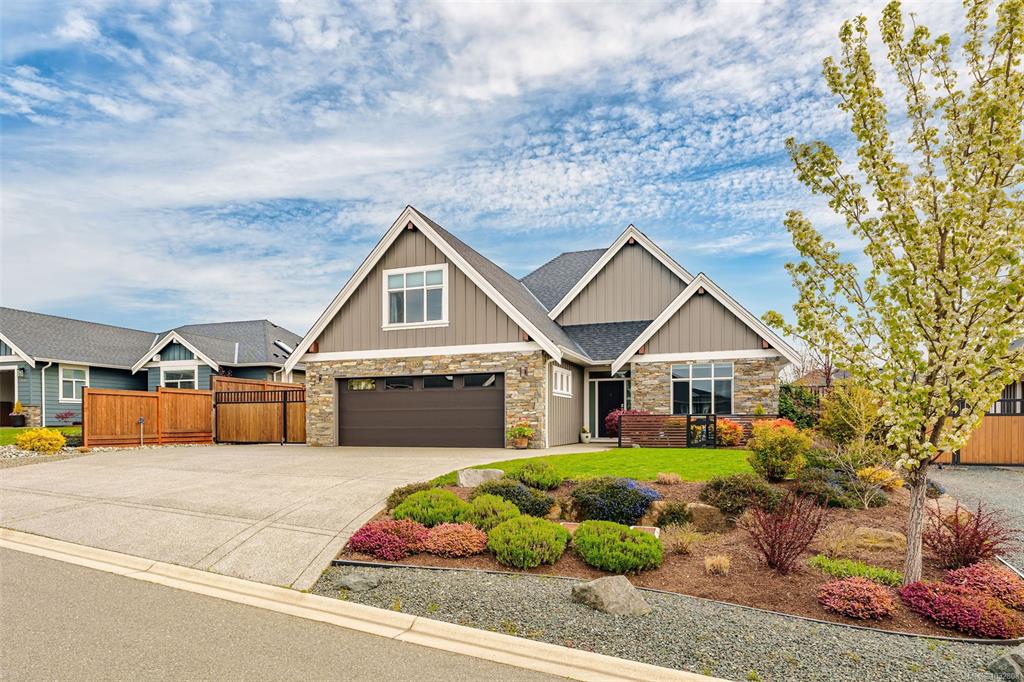 Third View of 430 Ridgefield Dr, Parksville, BC, V9P 0E2