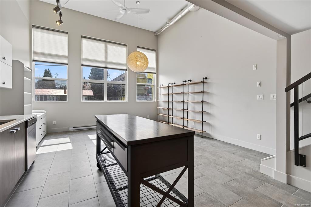 1978 Cliffe Ave, 1032852, BC,