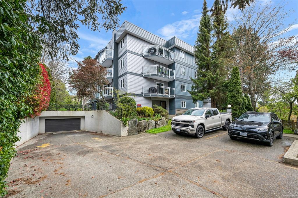 Third View of 949 Cloverdale Ave, Victorian, Saanich, BC, V8X 2T4