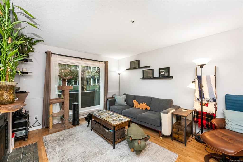 Fourth View of 949 Cloverdale Ave, Victorian, Saanich, BC, V8X 2T4