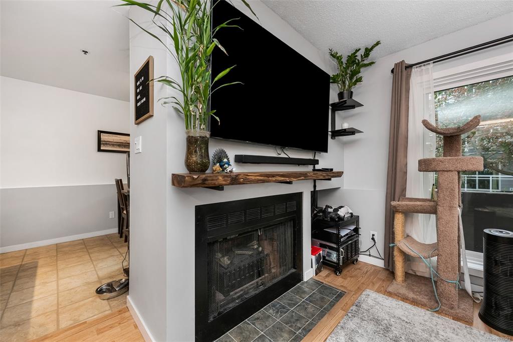 Fifth View of 949 Cloverdale Ave, Victorian, Saanich, BC, V8X 2T4