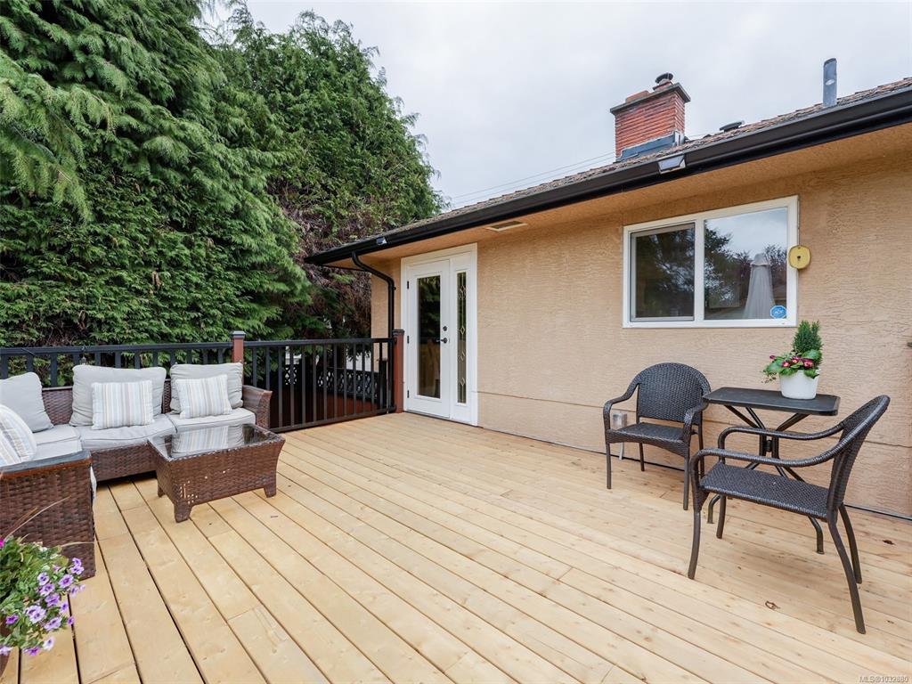 Third View of 530 Dumeresq St, Saanich, BC, V8Z 1X2