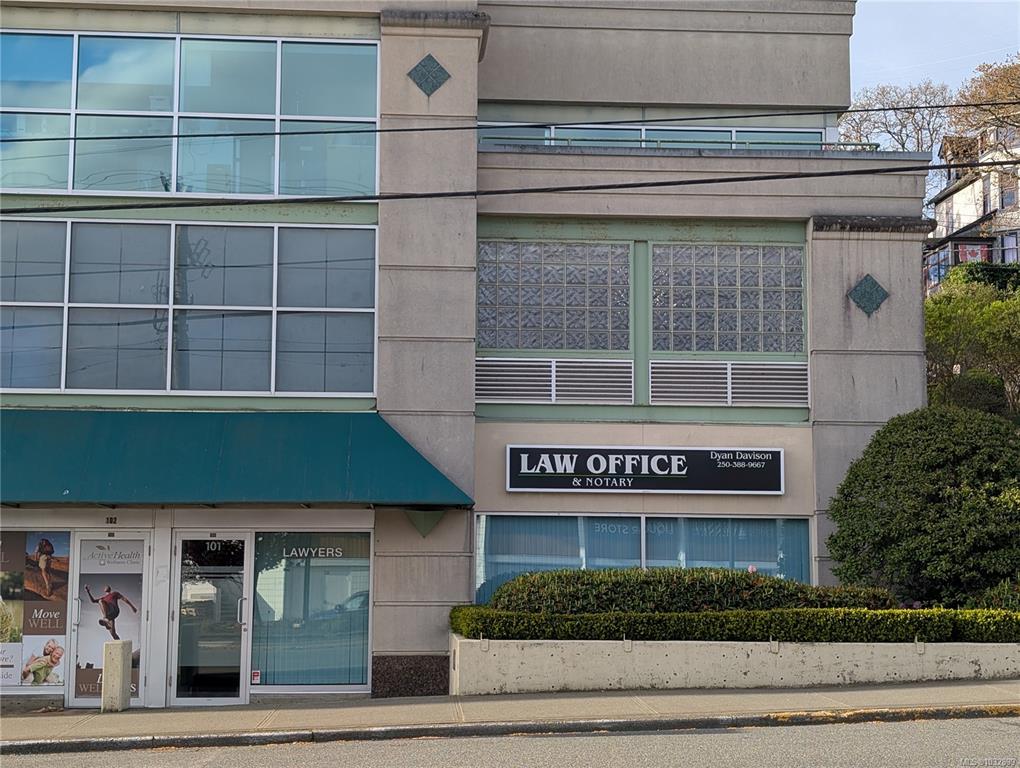 MLS® listing #31087936 for sale located at 1625 Oak Bay Ave