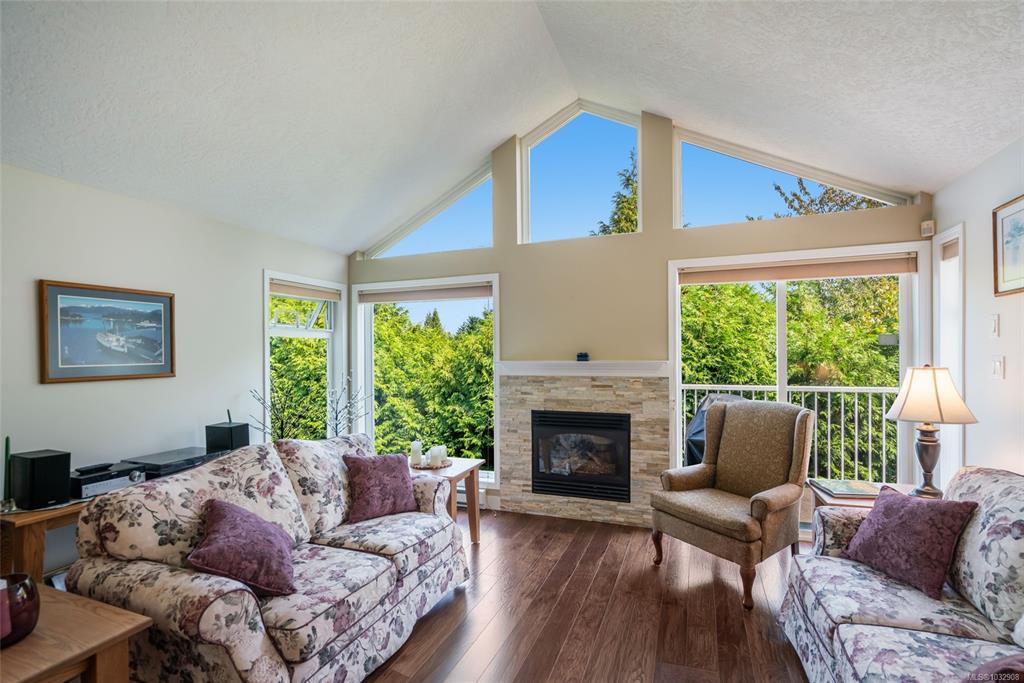 Second View of 571 Bradley St, Parkridge Place, Nanaimo, BC, V9S 1B9