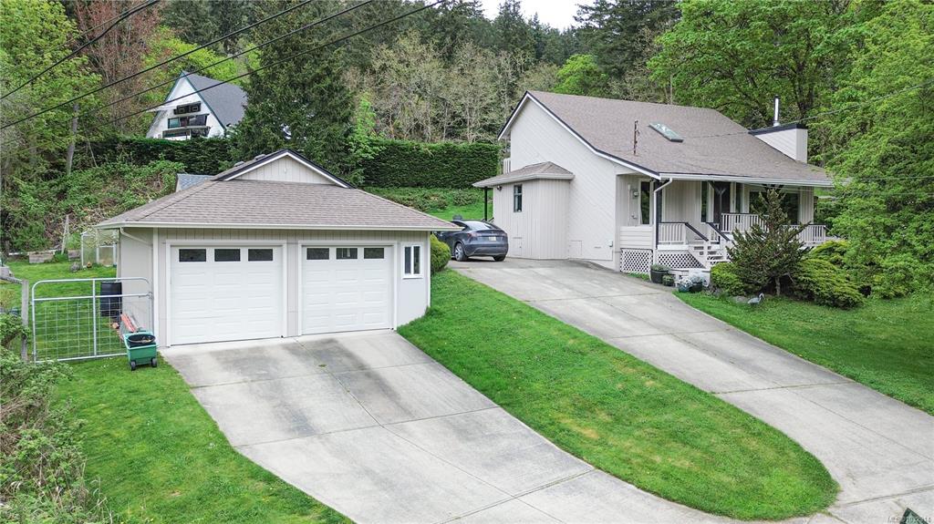 1067 Herd Rd, 1032914, BC,