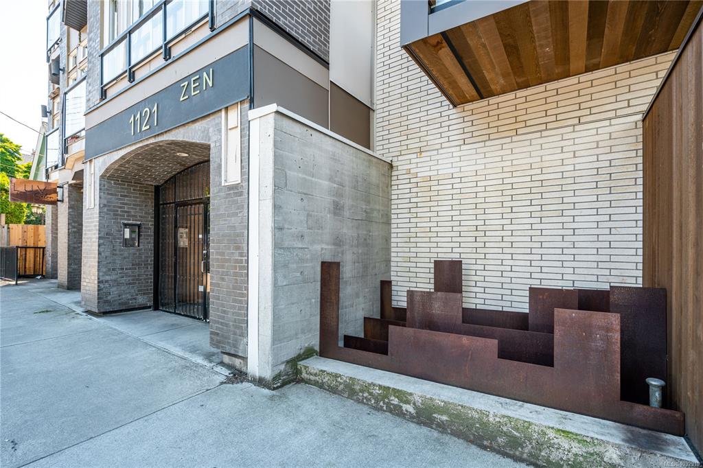 Third View of 1121 Fort St, Victoria, BC, V8V 3K9