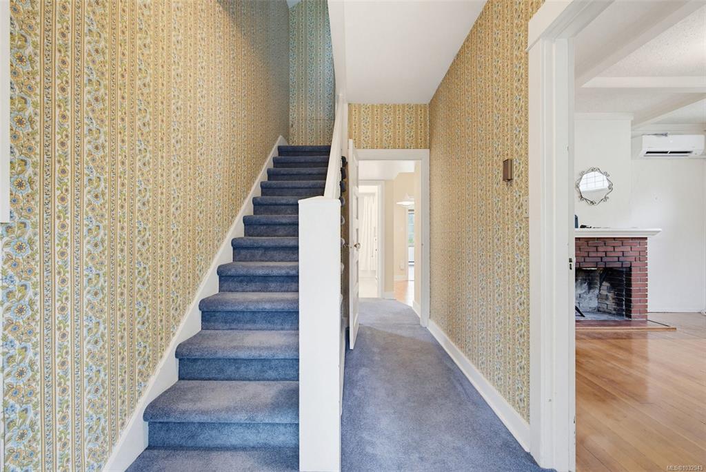 Fourth View of 1274 Hewlett Pl, Oak Bay, BC, V8S 4P7