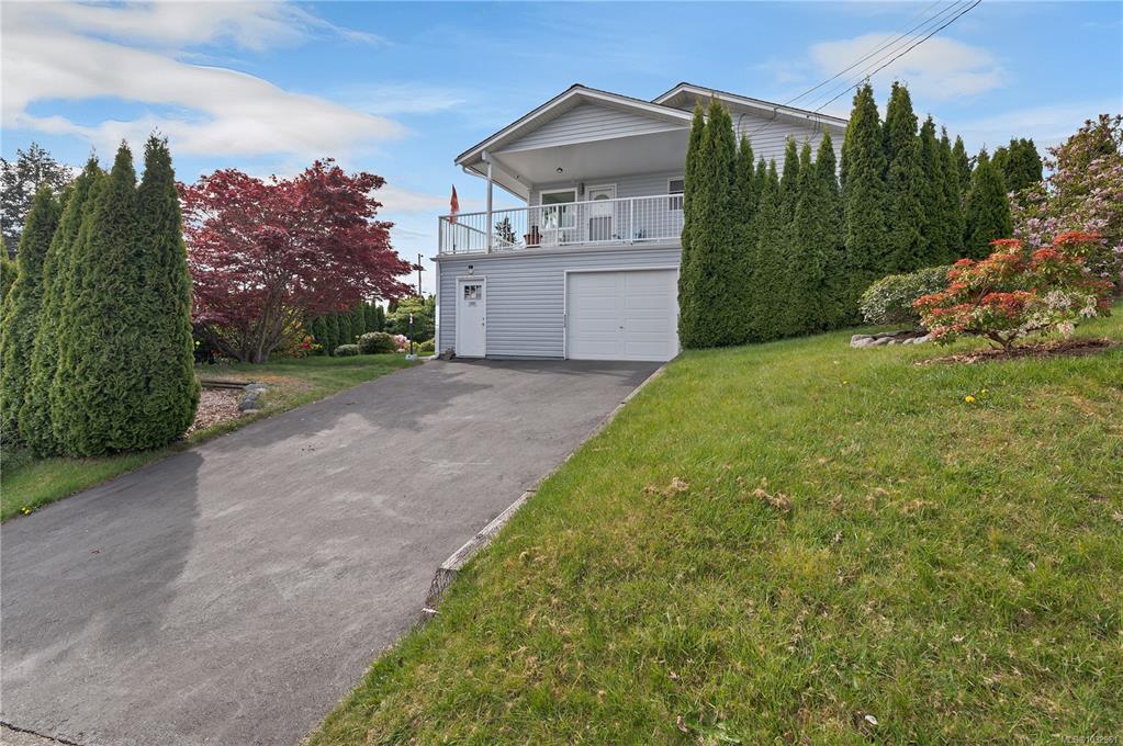 Third View of 208 Alder St S, Campbell River, BC, V9W 2N6