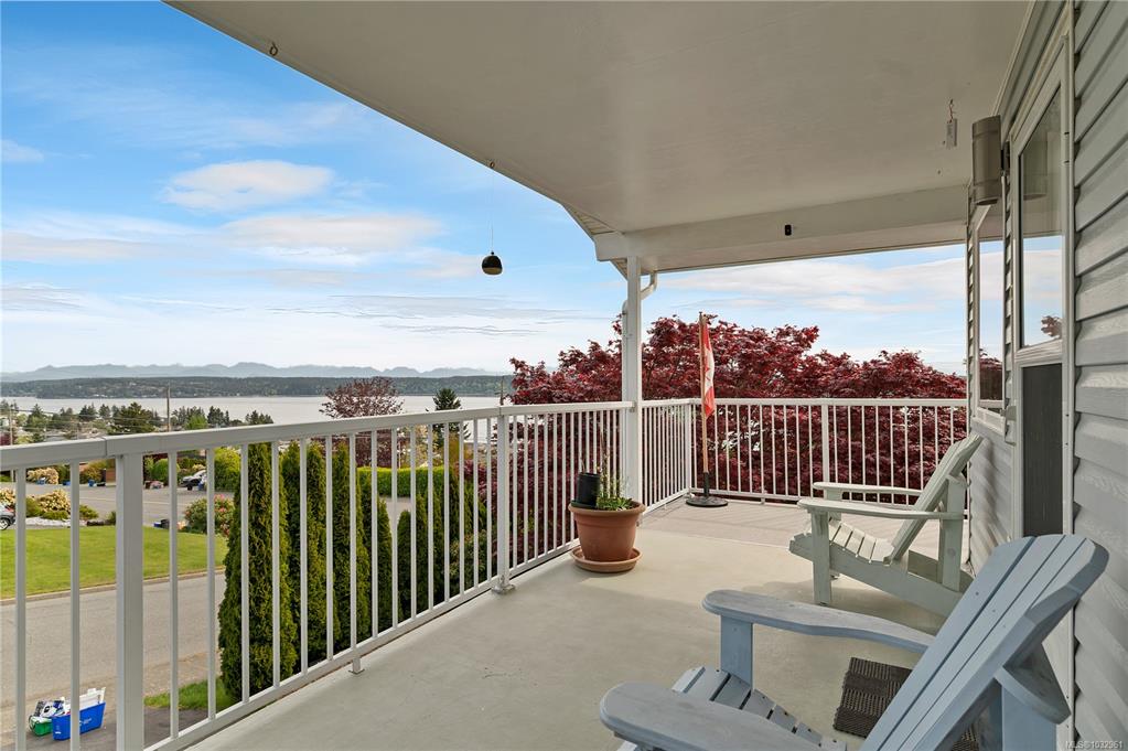 Fourth View of 208 Alder St S, Campbell River, BC, V9W 2N6