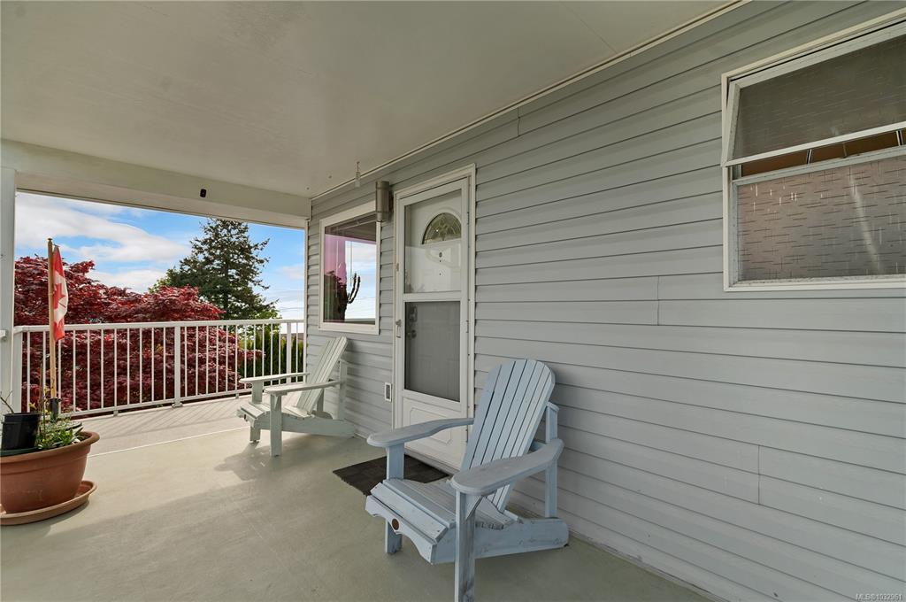 Fifth View of 208 Alder St S, Campbell River, BC, V9W 2N6