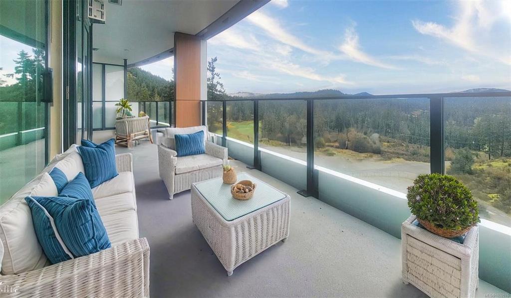 2000 Hannington Rd, 1032976, BC,