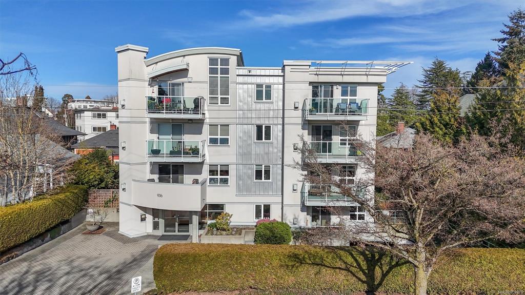 936 Fairfield Rd, 1032978, BC,