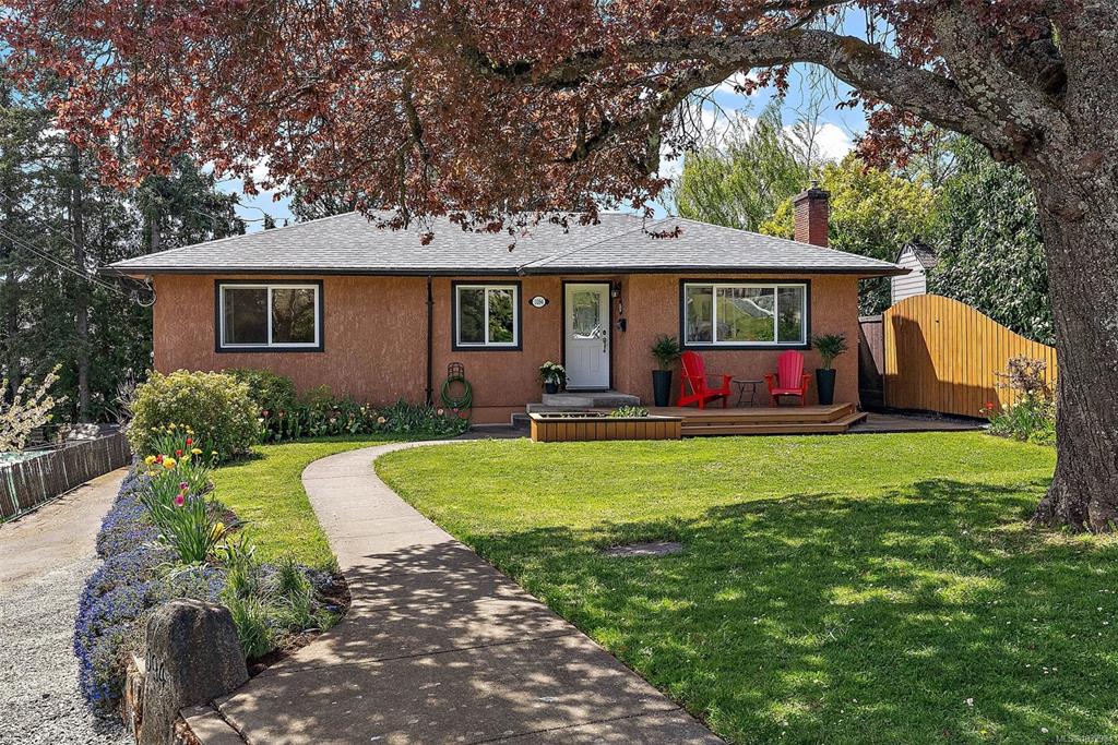 Second View of 1094 Gosper Cres, Esquimalt, BC, V9A 4J3