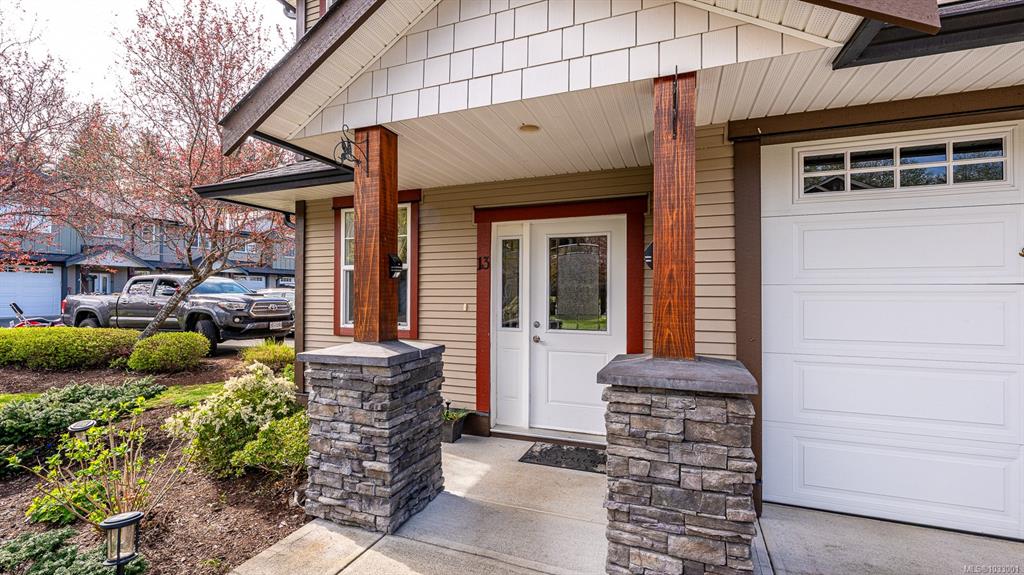 Fourth View of 2112 Cumberland Rd, Courtenay, BC, V9N 2E9